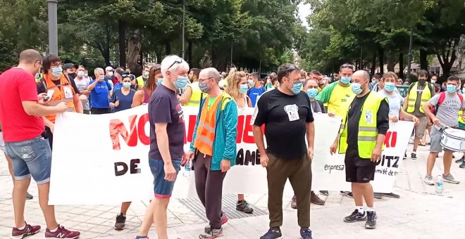 Trabajadores de Siemens se concentran frente al Parlamento navarro