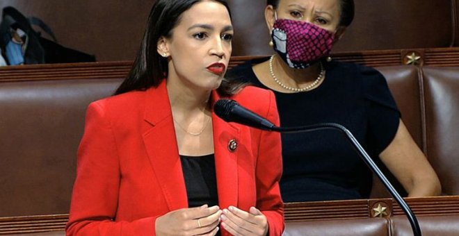 "Mis padres no me educaron para aceptar los insultos de un hombre". El poderoso alegato feminista de Ocasio-Cortez