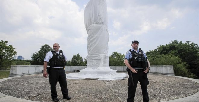 Retiran dos estatuas de Cristóbal Colón en Chicago tras las protestas raciales