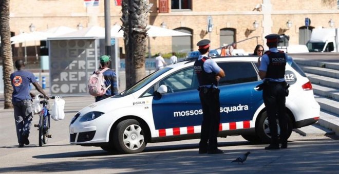 Desalojan por equivocación a una anciana de 97 años en L' Hospitalet y se llevan todos sus muebles y objetos personales