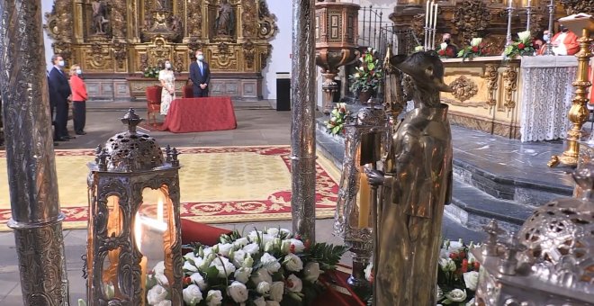 El Rey protagoniza una Ofrenda al Apóstol marcada por la Covid-19