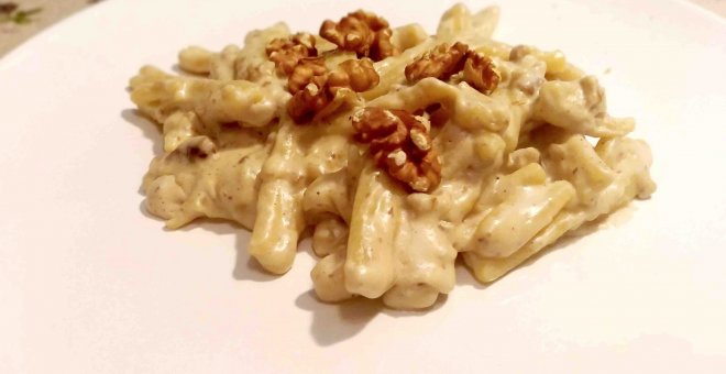 Pato confinado - Pasta con salsa de gorgonzola y nueces: receta rápida y deliciosa