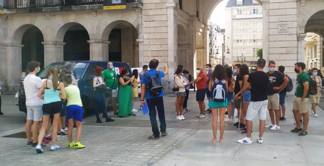 El Ayuntamiento de Santander no respeta el nuevo límite de aforo en las excursiones turísticas por la ciudad