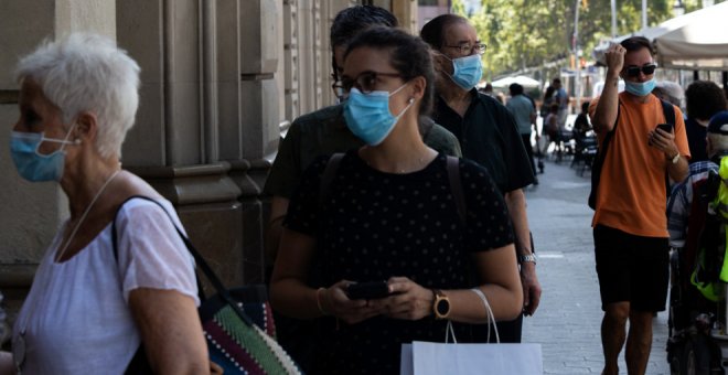 Sanidad notifica más de 2.000 nuevos contagios diarios de media durante el fin de semana en España