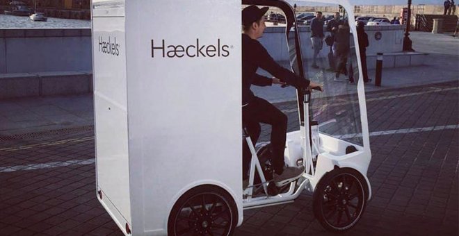 2Cubed, una bicicleta eléctrica convertida a vehículo de carga con múltiples configuraciones