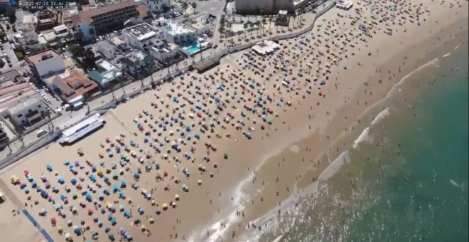 La playa de Chipiona, convertida en un ejemplo internacional de distancia social