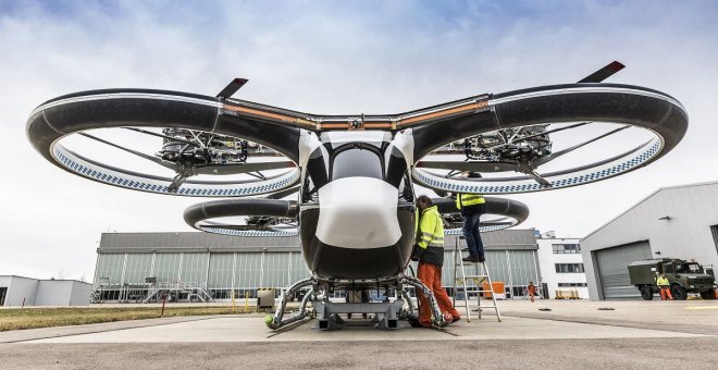 El helicóptero eléctrico CityAirbus efectúa su primer vuelo público
