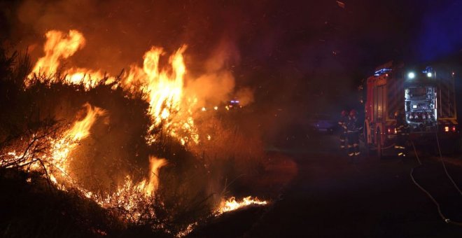 Más de 1.000 hectáreas han sido arrasadas en el incendio de Ourense