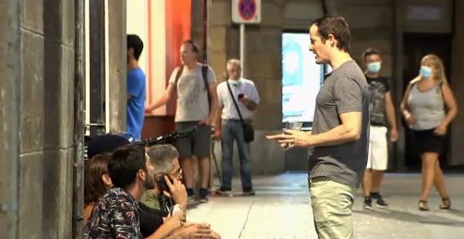 Decenas de personas ignoran la nueva normativa sobre le ocio nocturno en Bilbao