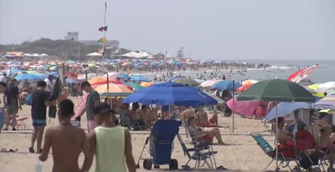 Una cadena de televisión británica califica de ejemplar la playa de Regla, en Chipiona