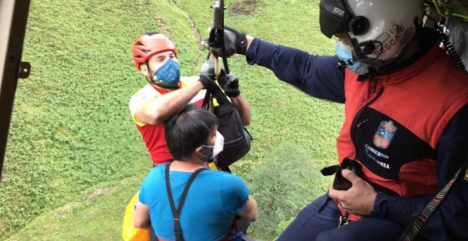 Evacuado en helicóptero un hombre con una posible fractura en un pie en Vega de Pas