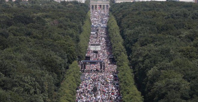 15.000 personas protestan en Berlín contra las medidas frente al coronavirus