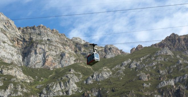 Rescatados dos montañeros enriscados en Fuente Dé