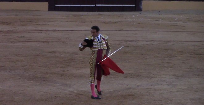 Enrique Ponce triunfa en la plaza de toros de Osuna sin la presencia de Ana Soria