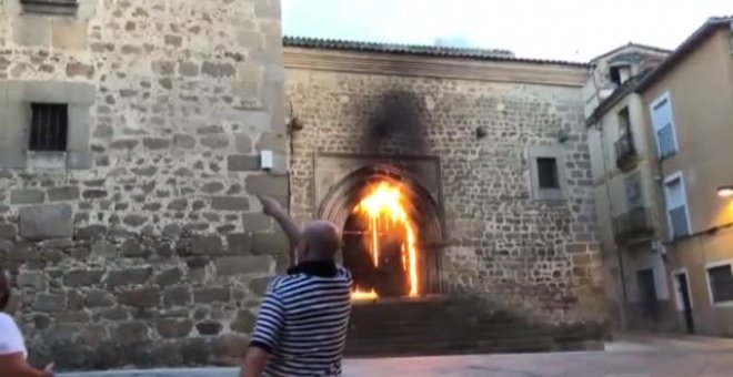 Se investigan las causas del incendio en una Iglesia en Plasencia