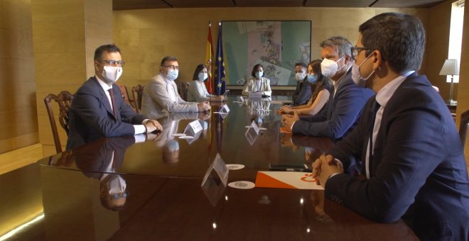 Gobierno y Ciudadanos niegan veto a Podemos en su reunión