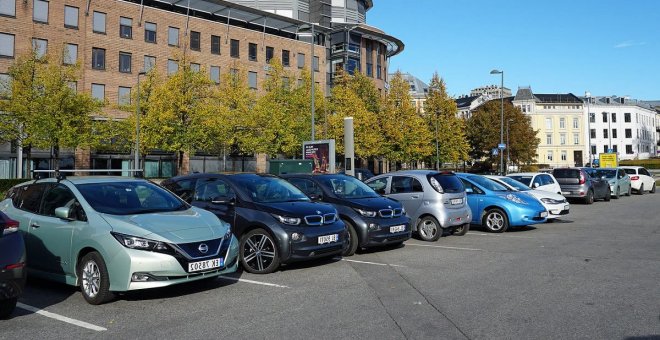 Noruega, la envidia de Europa: los coches eléctricos e híbridos enchufables se disparan hasta el 68%