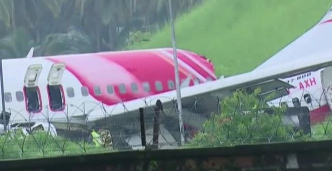 Al menos 18 muertos y más de 100 heridos tras estrellarse un avión en la India