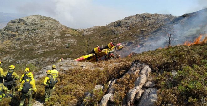 Estrellado un hidroavión cuando realizaba labores de extinción en un incendio en Ourense