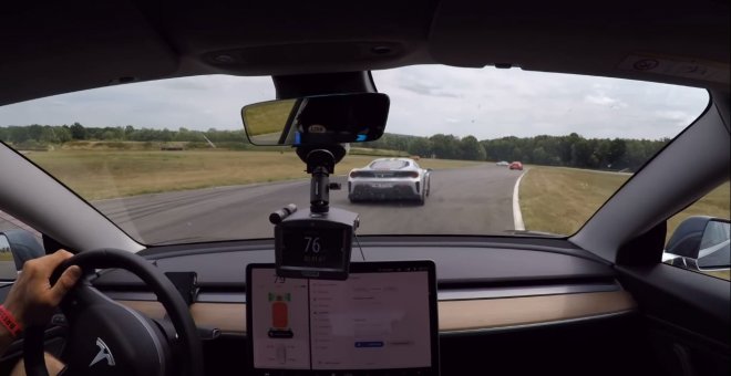 Así desmoraliza un Tesla Model 3 a un Ferrari 488 Pista en un trackday