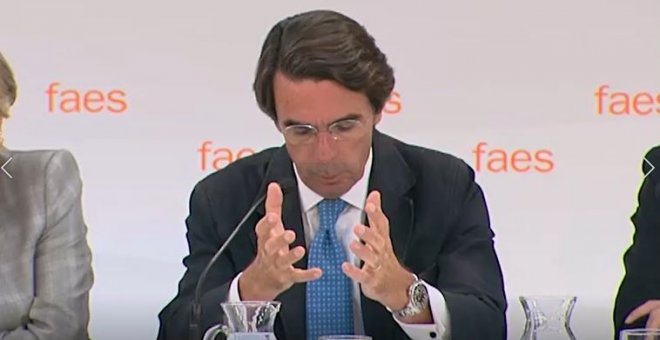Aznar ve al PSOE como "simple plataforma" de Podemos y llama a Sánchez "tonto útil"