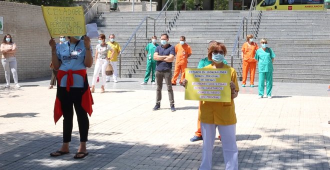 Celadores protestan ante el Gregorio Marañón