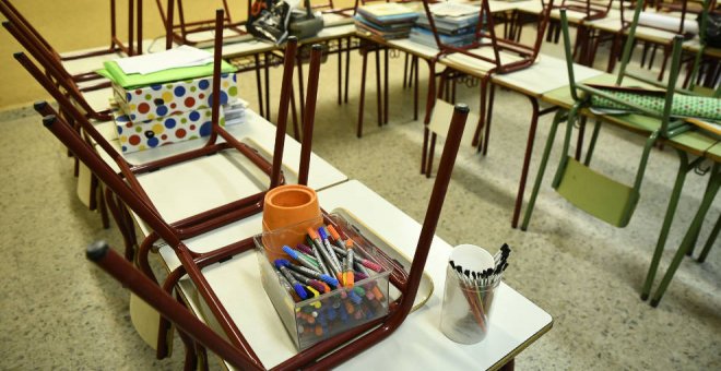 Un curso escolar semipresencial sería la opción más cara para los padres, según un estudio