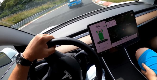 Así se comporta el Tesla Model 3 en Nürburgring en manos de un experto