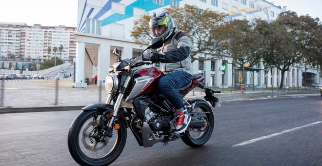 La versión eléctrica de la Honda CB125R al detalle en los planos de su patente