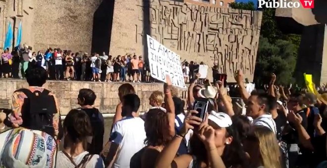 Franco promete duras sanciones para los manifestantes antimascarillas