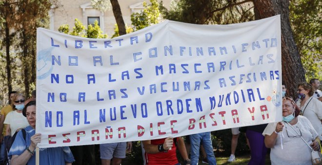 Los negacionistas se manifiestan: las imágenes de las protestas en Madrid