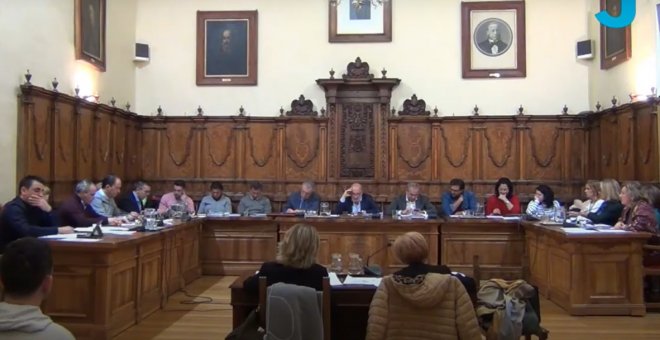 La Fiscalía investiga a concejales de PP y Vox por blindar una condecoración a Franco