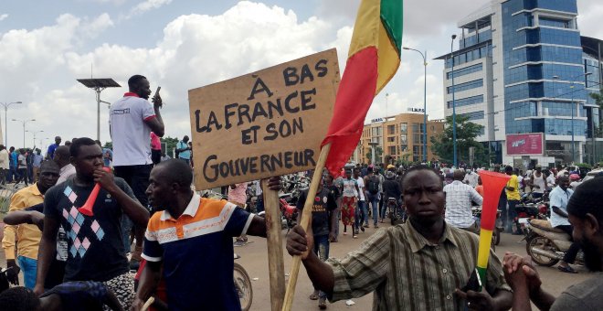Un grupo de golpistas en Mali asegura tener en su poder al presidente y primer ministro