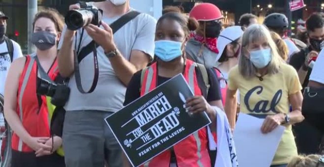 Nueva York marcha en honor a las víctimas de coronavirus