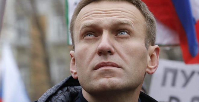 El opositor ruso Alexei Navalny estaba bajo vigilancia policial antes de entrar en coma, según un periódico