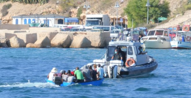 Sicilia ordena la salida inmediata de todos los migrantes de la isla