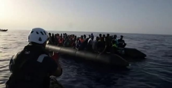 197 migrantes rescatados frente a la costa de Libia