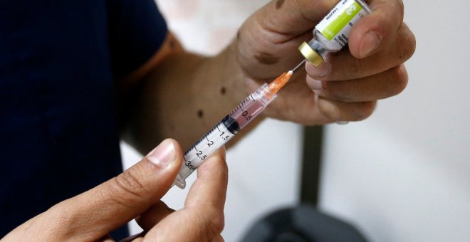 El 70% de los españoles se vacunaría contra el COVID-19, según una encuesta del ISCIII