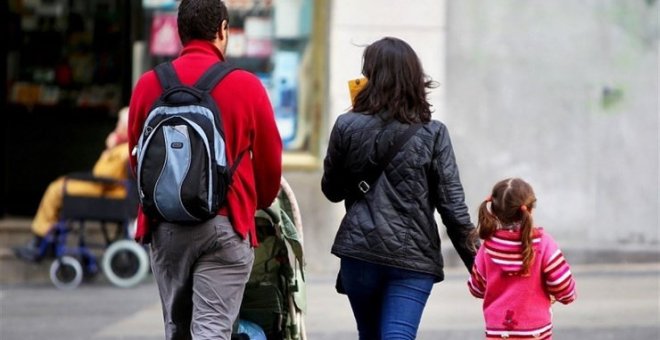 Permiso retribuido o baja para padres con hijos en cuarentena, la opción que estudia ya el Ministerio de Educación ante contagios en los colegios