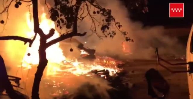 Aparatoso incendio en una finca de San Fernando de Henares (Madrid)