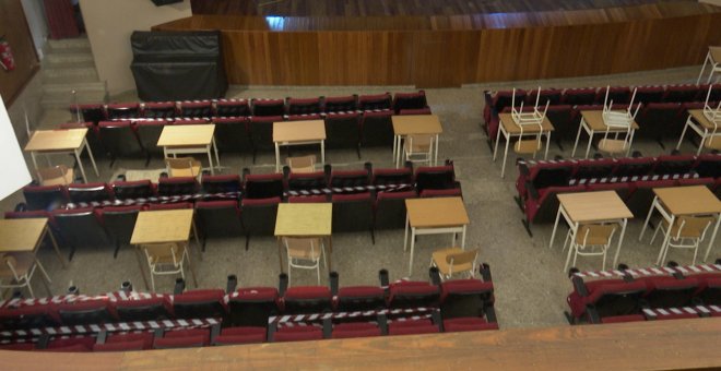 La capilla y el teatro del colegio convertidos en aulas de bachillerato