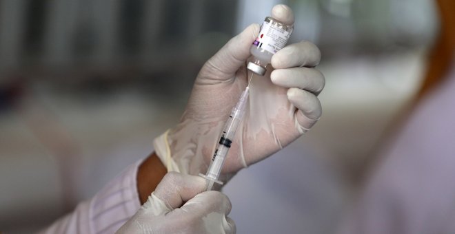 El ministro de Sanidad anuncia que la vacunación contra la gripe comenzará en la primera quincena de octubre