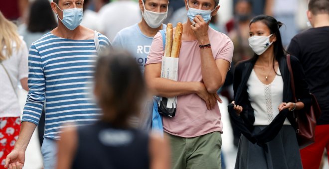 Francia hace obligatorio el uso de mascarillas en todo París