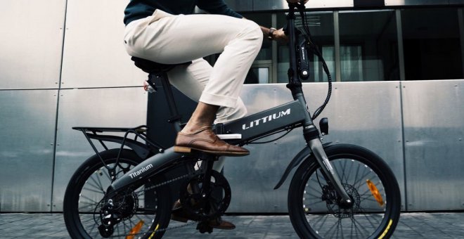 Esta es la nueva bicicleta eléctrica plegable de Littium, la Ibiza Titanium, de origen español