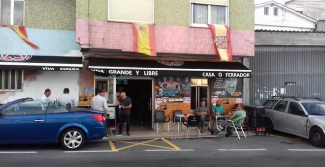 Polémica en las redes por la decoración franquista de un bar de Arteixo