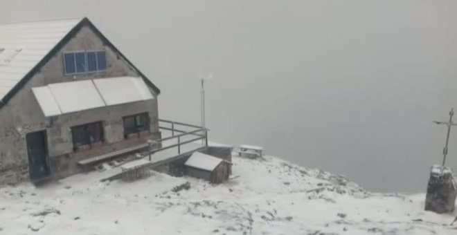 La increíble nevada que tiñe de blanco los Picos de Europa en agosto