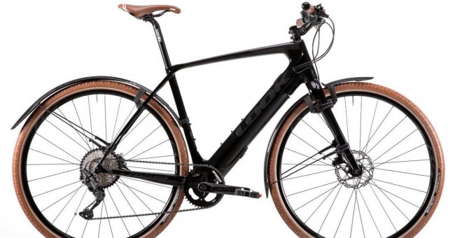 La Look E-765 Gotham es una oscura y ligera bicicleta eléctrica con extra de fibra de carbono