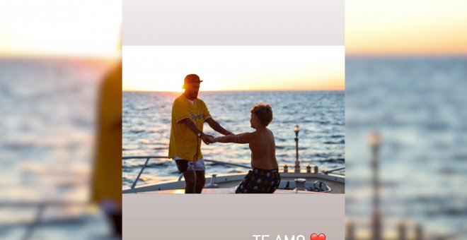 Neymar disfruta de sus vacaciones en Ibiza junto a su hijo