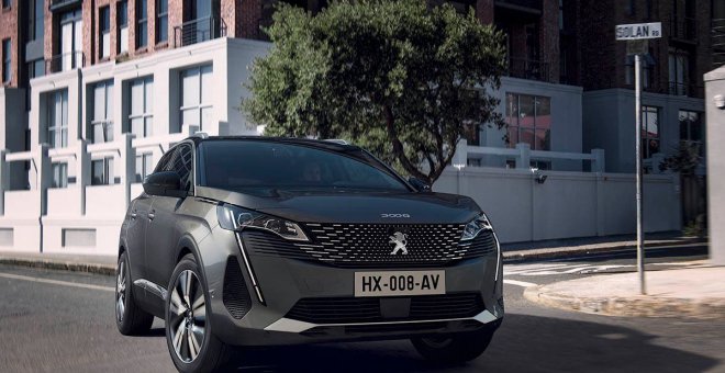 El Peugeot 3008 híbrido enchufable cambia de cara y mantiene las configuraciones mecánicas