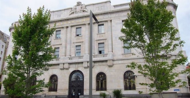 El PSOE pide la retirada del escudo franquista de la vidriera del edificio del Banco de España